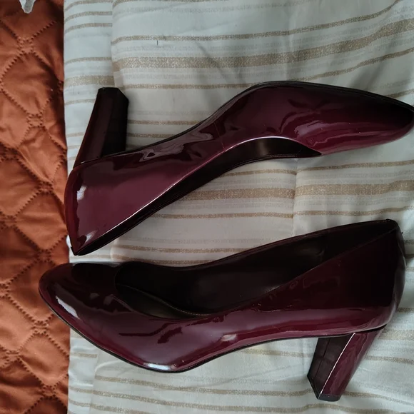 Ralph Lauren Burgundy Patent Leather Heels with Block Heel - Picture 10 of 10